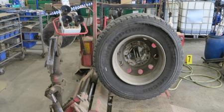 Front view of tyre and wheel assembly fitted to the tyre-fitting machine after the incident